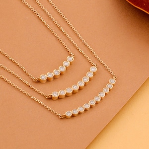 14k Solid Gold Diamond Bezel Bar Necklace, Dainty Curved Diamond Bar Necklace, Sparkly Solid Gold Chain, Rose, White, Yellow Gold, Camila afbeelding 1