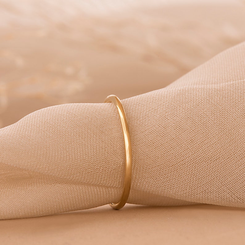 dainty solid gold wedding ring