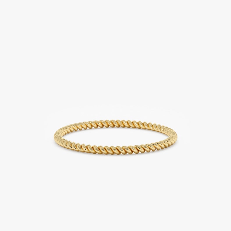 minimalist thin twist ring