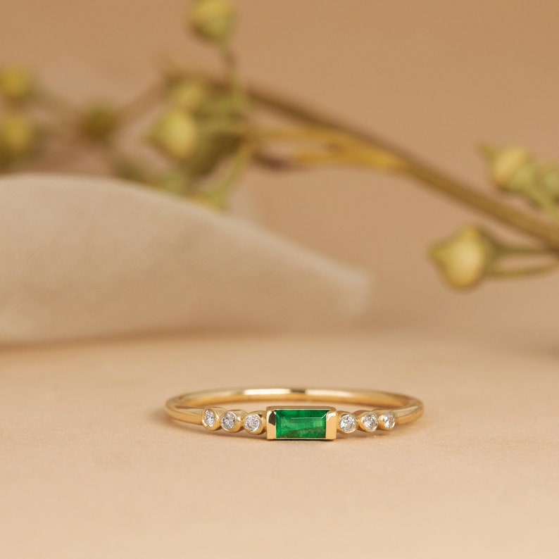 baguette cut emerald stone with natural diamonds ring