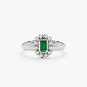 natural emerald ring with natural diamond halo in white gold