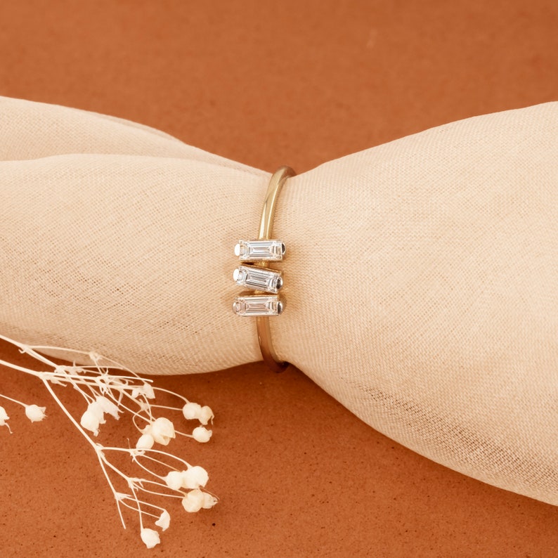 minimalist deign engagement rings in gold