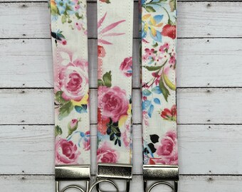 Roses florales blanches faites à la main, impression 6 po. Porte-clés en tissu, porte-clés, bracelet, clés