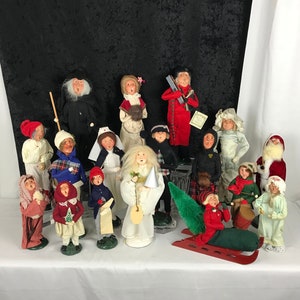 Byers&#39; Choice Carolers Collection of 17, Children to Adults
