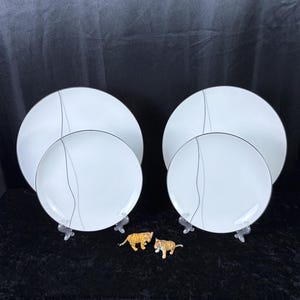 Like New Mikasa "Threads" Fine China 4-Piece Plate Set - (2) 10.5" Dinner Plates & (2) Lunch Salad Plates