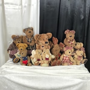 Vintage Boyd&#39;s Bear Collection of Fourteen, Americana / Country Style, Pair of Twins