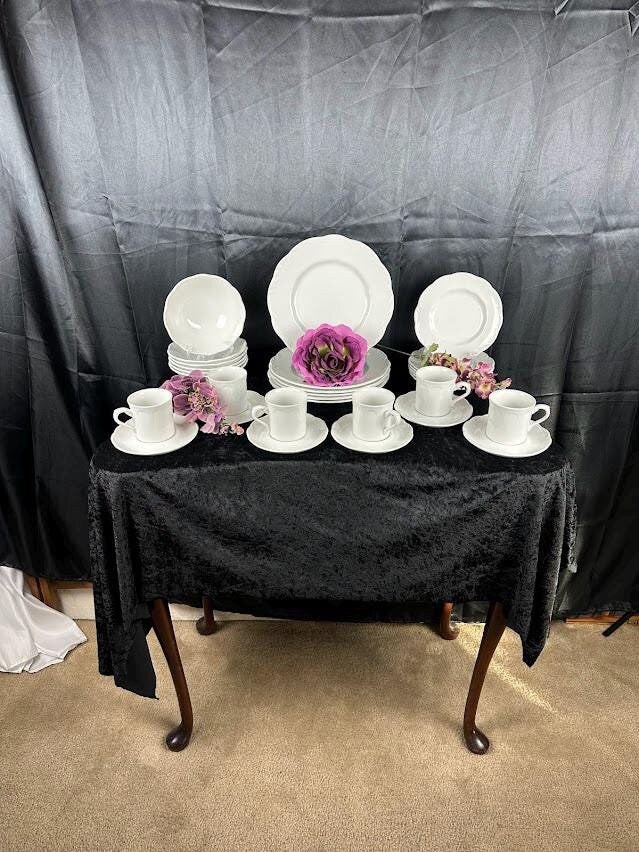 Sterling Colonial English Ironstone Dinnerware by J & G Meakin, Service for 6