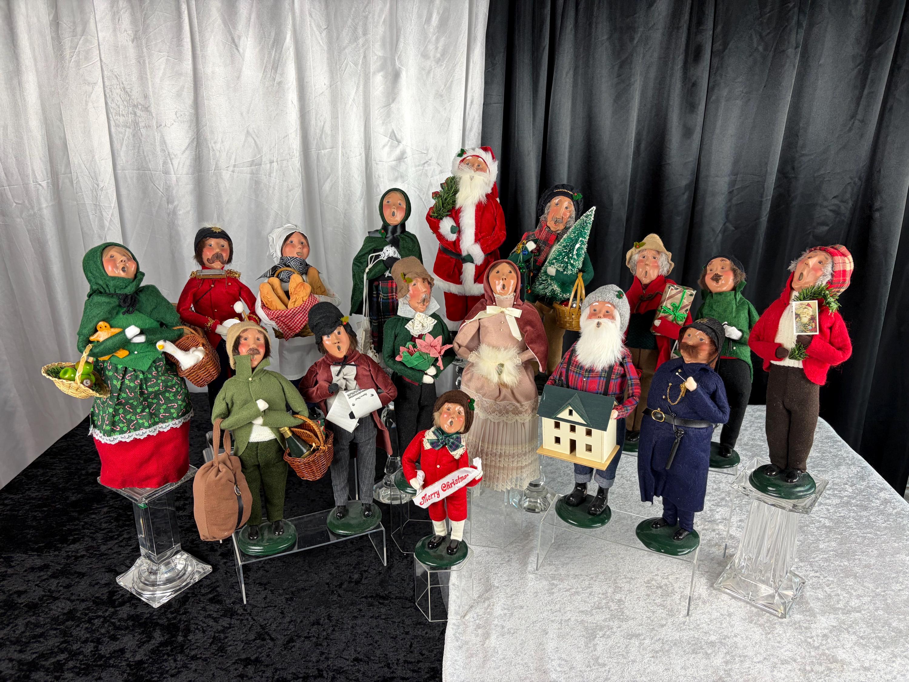The Grand Holiday Gallery: 16-Piece Byers' Choice Collection