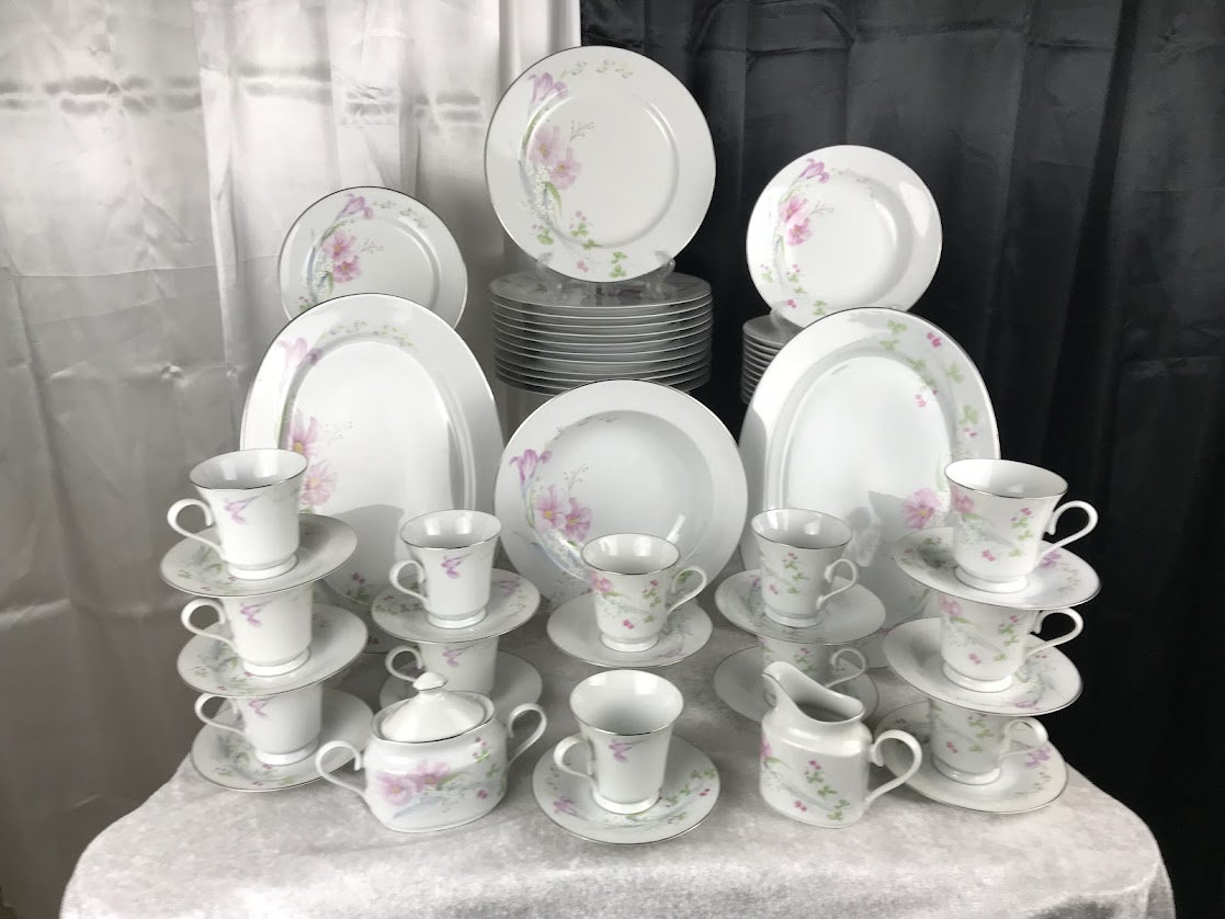 Roma Pink 3本セット　ホワイト Elegant Pink Vista Pink / White Floral Dinnerware, Service for 12