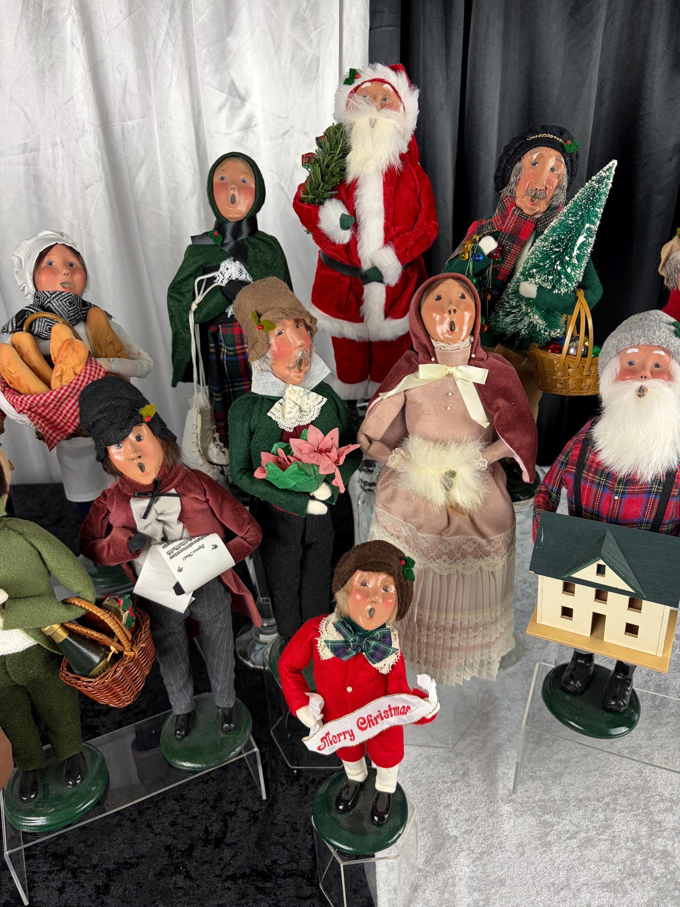 The Grand Holiday Gallery: 16-Piece Byers' Choice Collection