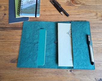 Customizable agenda cover, handmade with washable vegan paper, available in various sizes and colors.