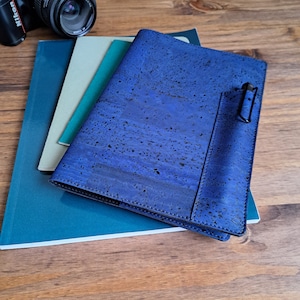 Funda para libreta con bolsillo para bolígrafo personalizable, hecha a mano en tela de corcho, Varios tamaños y colores disponibles