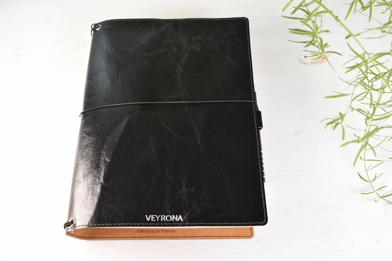 Protège-carnet de voyage minimaliste et durable, fait à la main en papier lavable, Végan et durable, Ecologique SHINY BLACK