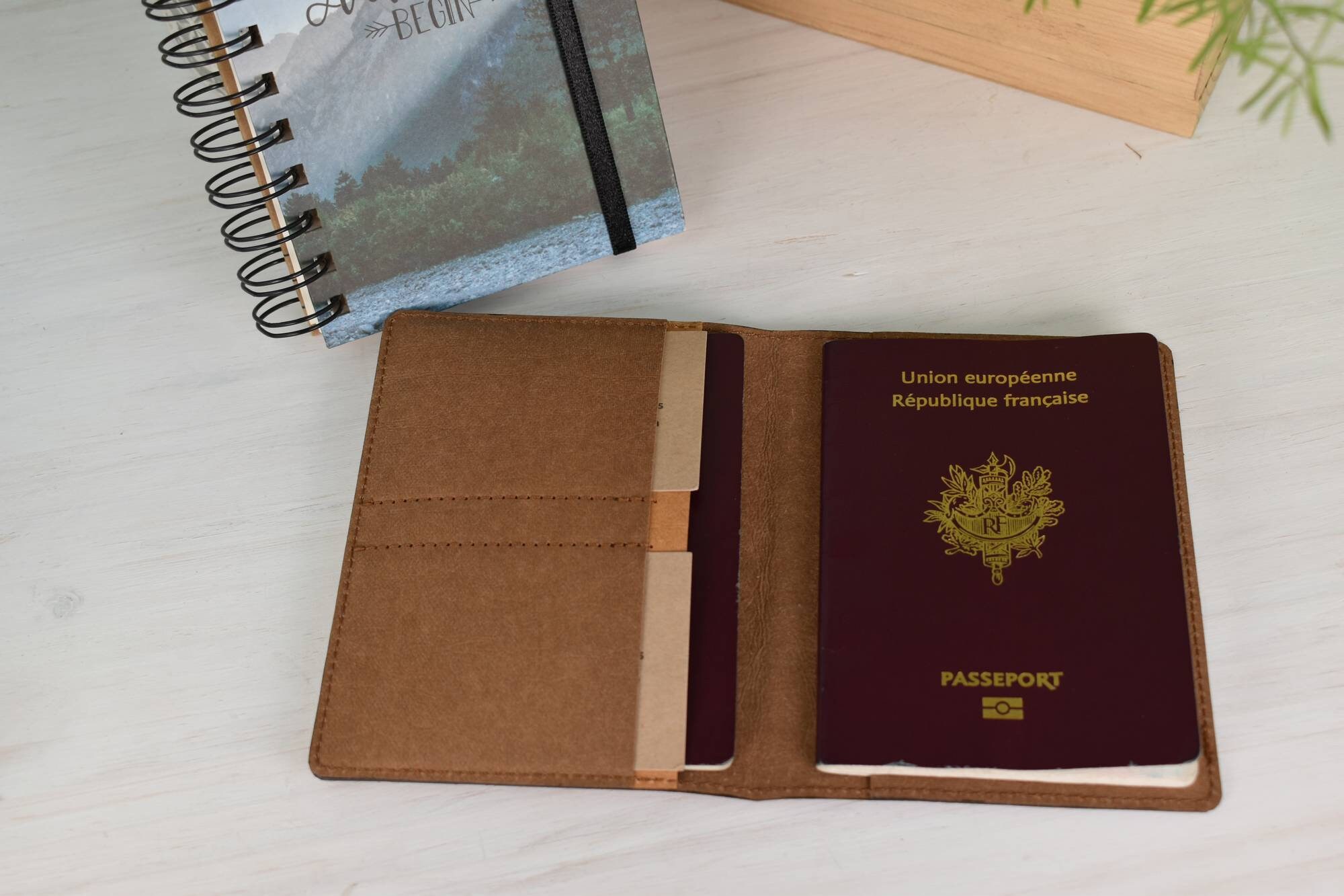 PASSPORT COVER Taiga Leather - Travel