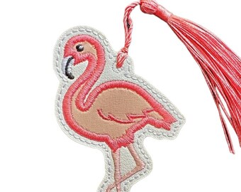 Flamingo Applique DIGITALE borduurbestand, In de hoepel bladwijzer, ornament, gift bag tag, oogje, rits trekken, borduurwerk ontwerp