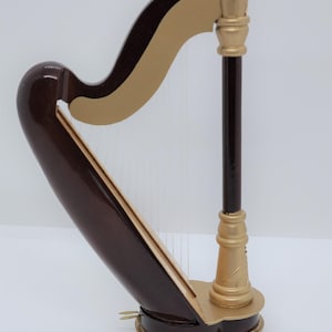 Miniature Harp in case  8 inch Collectible MTT1135