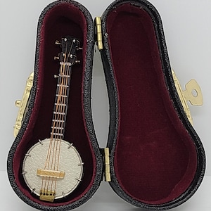 Miniature Banjo in case  3-inch Collectible MTT1116
