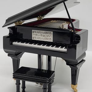 Miniature Black Grand Piano with case  7-inch Collectible MTT1118