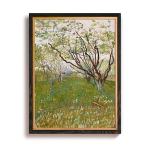 Peut inclure: Une peinture représentant un champ d'herbe verte avec plusieurs arbres en arrière-plan. Les arbres ont des fleurs blanches et des branches brunes. L'herbe est parsemée de fleurs blanches. Un râteau gît au sol au premier plan.