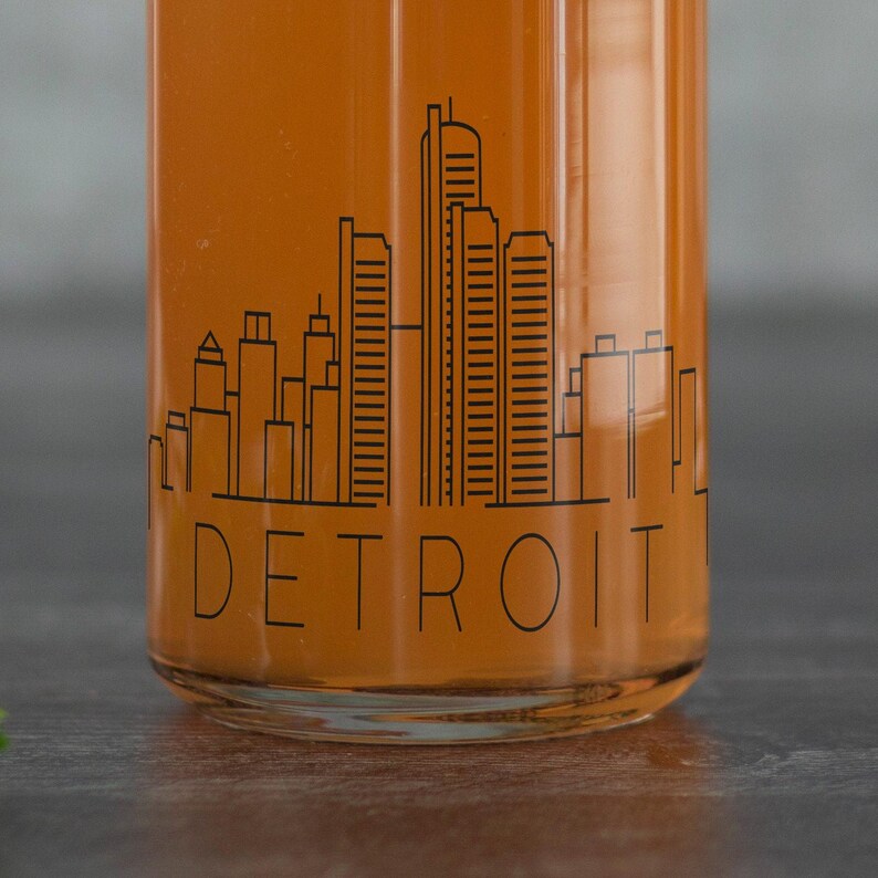 ToastedDrinkware Skyline Beer Can Glass - Thumbnail 3
