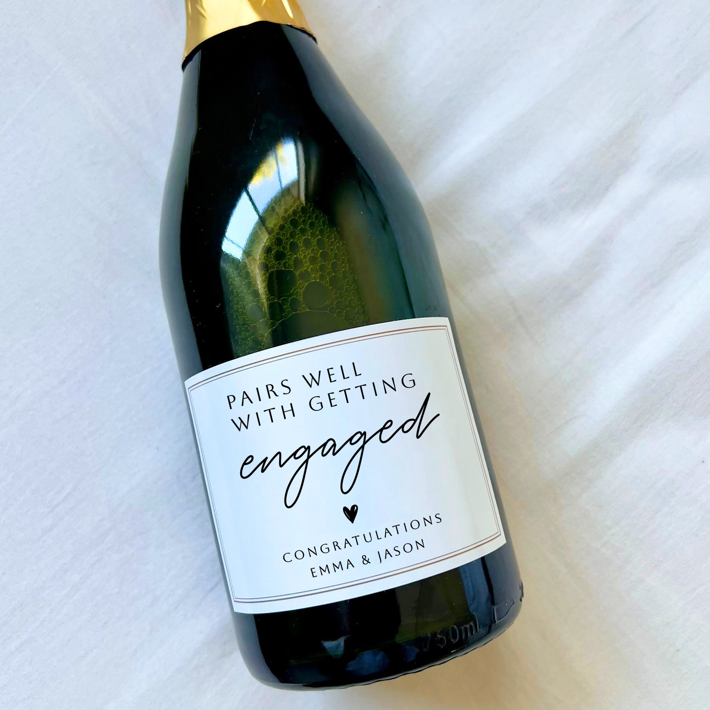 Étiquette de vin de fiançailles, cadeau pour couples nouvellement fiancés, cadeau de fiançailles, cadeau de plan de mariage, idées de cadeau de fiançailles, à marier avec des fiancés