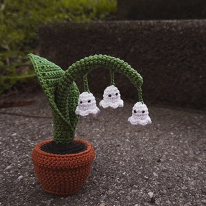 Crochet flower PATTERN Lily of the Valley, Halloween wee Ghost flower decoration, Amigurumi fake creepy plant in a pot PDF pattern