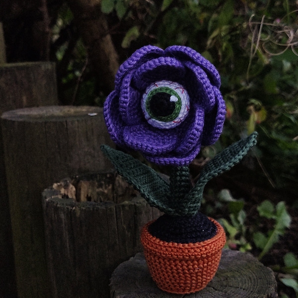 Crochet PATTERN Halloween Eye Flower, Amigurumi creepy plant decoration, Fake plant Rose Eye PDF pattern