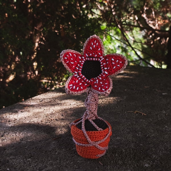 Crochet Monster flower PATTERN, Halloween spooky man-eating plant, Amigurumi creepy fake plant in a pot PDF pattern