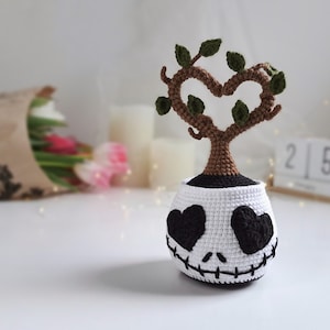 Crochet Heart Plant PATTERN, Amigurumi skull planter, Valentine&#39;s Fake plant PDF pattern