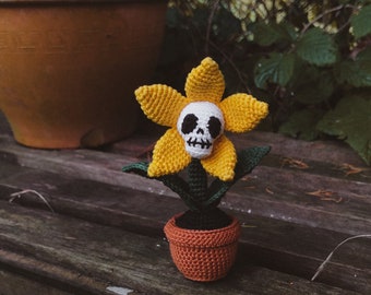 Crochet PATTERN Halloween Flower in a pot, Amigurumi creepy plant decoration, Fake plant Skull PDF pattern