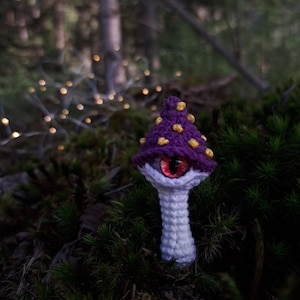 MOTIF champignon au crochet, porte-clés effrayant d'Halloween, modèle PDF mini amigurumi image 3