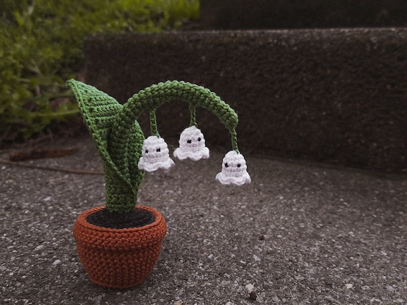 Crochet flower PATTERN Lily of the Valley, Halloween wee Ghost flower decoration, Amigurumi fake creepy plant in a pot PDF pattern