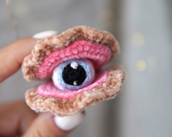 Plush Oyster No-Sew Crochet PATTERN, 2 in 1 Pretty and creepy Halloween Clam with eye pearl, Amigurumi Keychain PDF pattern