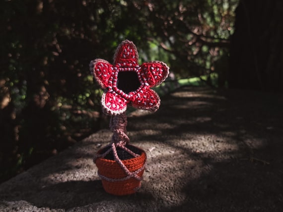 Crochet Monster flower PATTERN, Halloween spooky man-eating plant, Amigurumi creepy fake plant in a pot PDF pattern