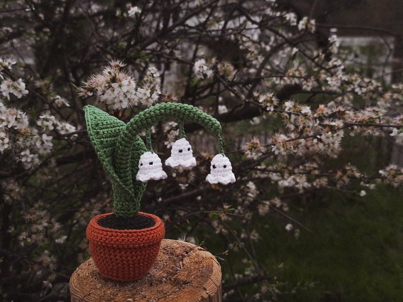 Crochet flower PATTERN Lily of the Valley, Halloween wee Ghost flower decoration, Amigurumi fake creepy plant in a pot PDF pattern image 8