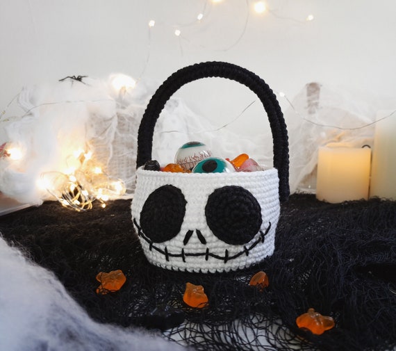 Crochet PATTERN Halloween Candy Basket, Skull Candy Bowl, Amigurumi Halloween decor PDF pattern