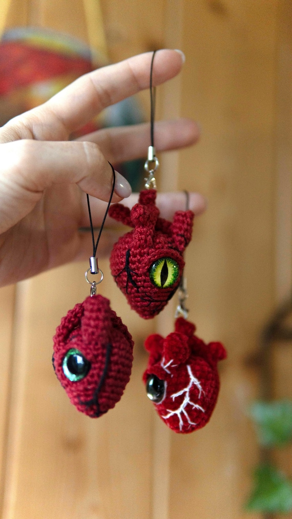 Crochet heart PATTERN, Low-sew Anatomical Human Heart, Halloween Spooky Heart Keychain, Mini amigurumi PDF pattern