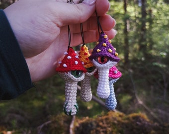 MOTIF champignon au crochet, porte-clés effrayant d'Halloween, modèle PDF mini amigurumi