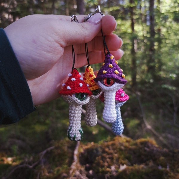 MOTIF champignon au crochet, porte-clés effrayant d'Halloween, modèle PDF mini amigurumi