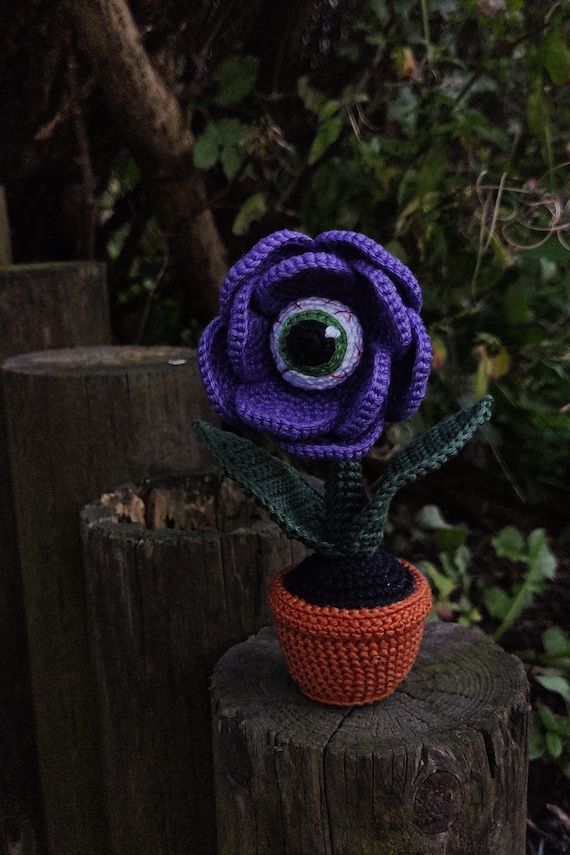 Crochet PATTERN Halloween Eye Flower, Amigurumi creepy plant decoration, Fake plant Rose Eye PDF pattern