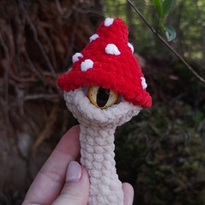 MOTIF champignon au crochet, porte-clés effrayant d'Halloween, modèle PDF mini amigurumi image 5