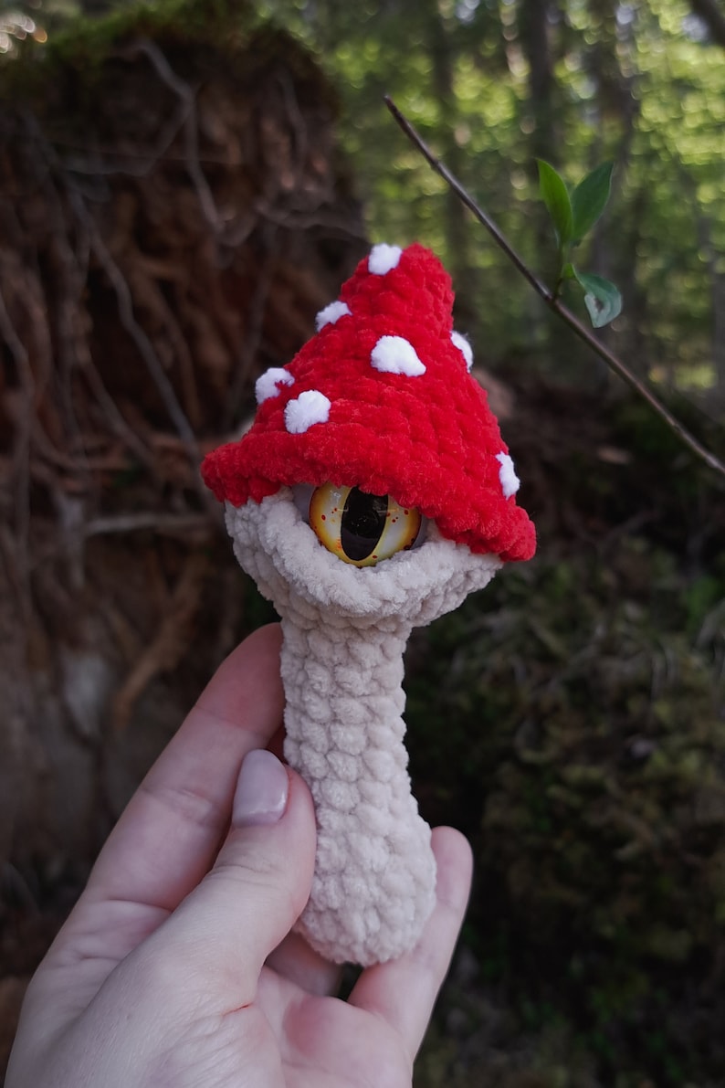 MOTIF champignon au crochet, porte-clés effrayant d'Halloween, modèle PDF mini amigurumi image 5