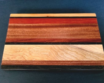 Tabla de quesos pequeña hecha a mano - Tabla de cortar de madera exótica
