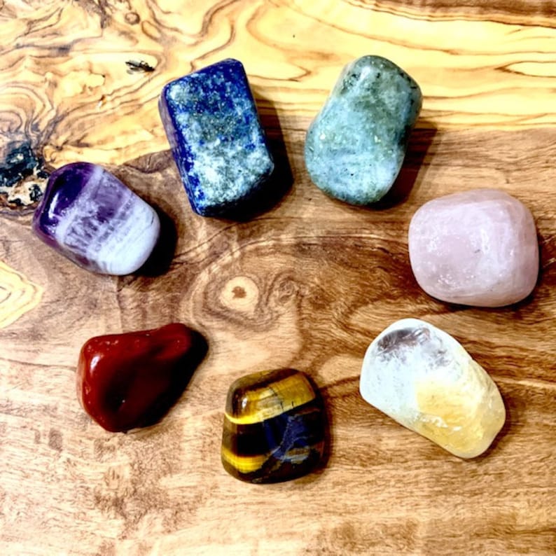 Conjunto de cristales de 7 chakras para la sanación y el equilibrio. imagen 3