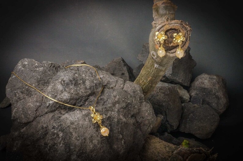 Flower Jepun Angels Earrings