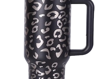 Vaso de edición limitada con grabado láser de guepardo. Estampado animal.