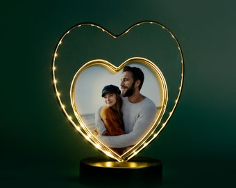 cadre photo coeur or dans cadre métallique avec éclairage, cadre photo en forme de cœur, cadre photo avec éclairage, cadre photo pour l’amour