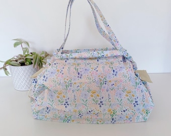 簡単に折りたためる花柄トートバッグ：再利用可能なエコフレンドリーなショッピングバッグ ウサギ