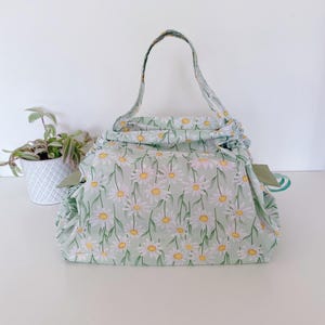 Sac à provisions pliable fait main : fourre-tout réutilisable à imprimé marguerite