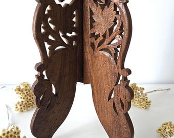 ヴィンテージの手彫り木製折りたたみブックホルダー＆五徳 - Etsy 日本